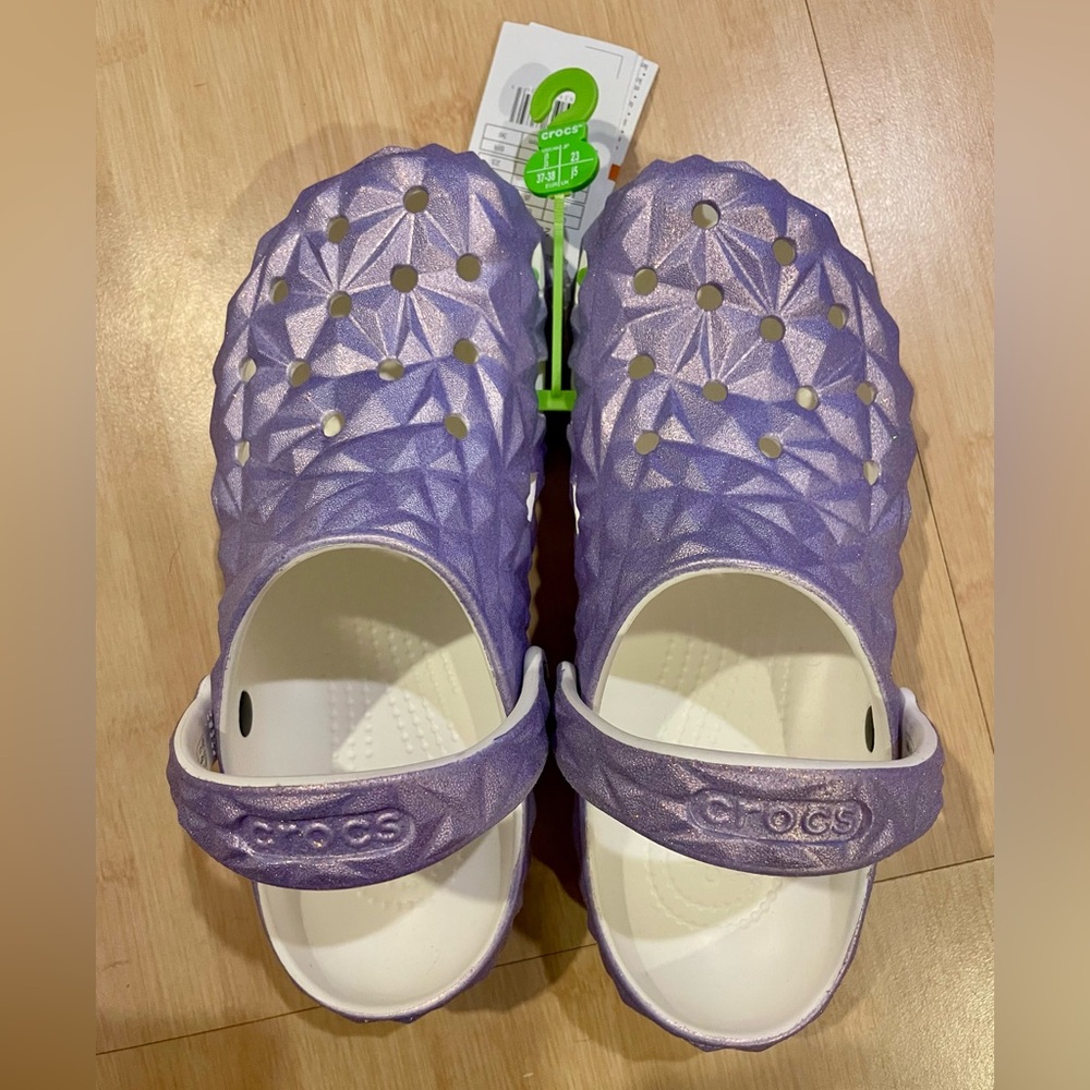 CROCS Iridescent Geo Clog Kids Junior Youth J5 Shoes Purple Holographic Finish